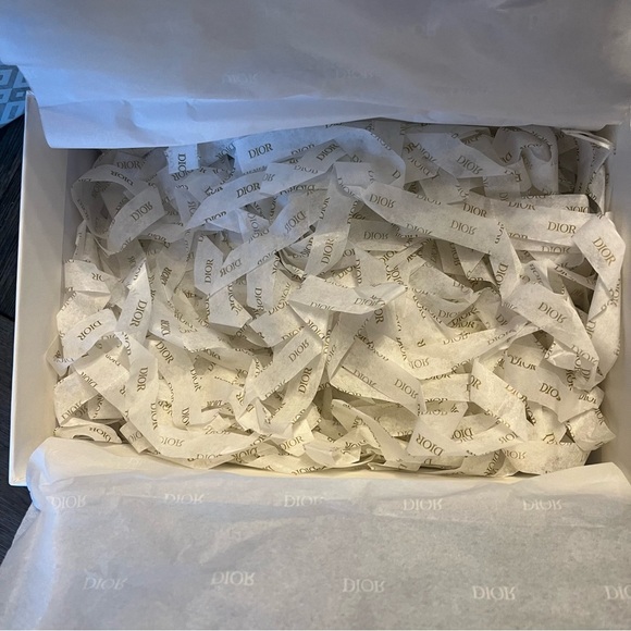 White and gold Dior gift box - Picture 5 of 5